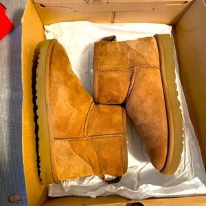 Mini short uggs size women 8
